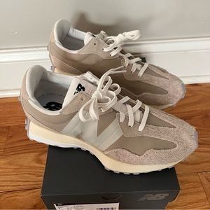 New Balance womens 327 sneaker